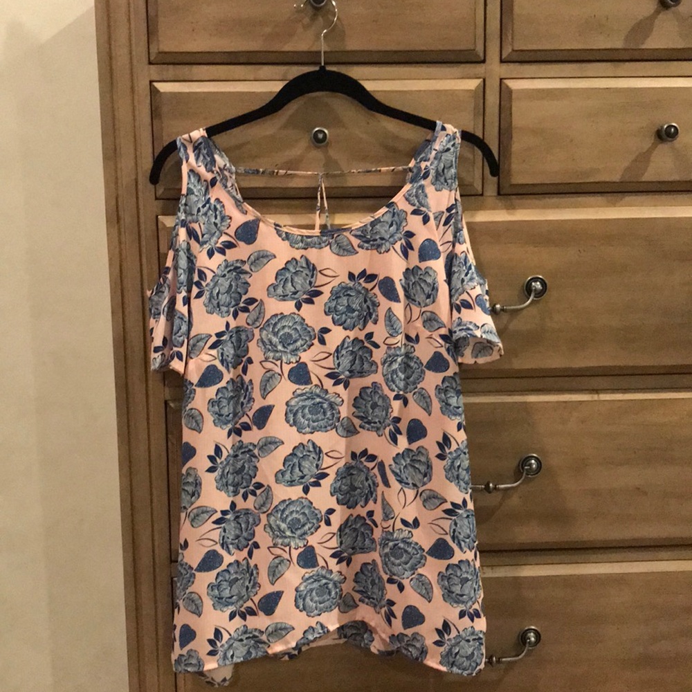 Kut from the Kloth cold shoulder top, size M